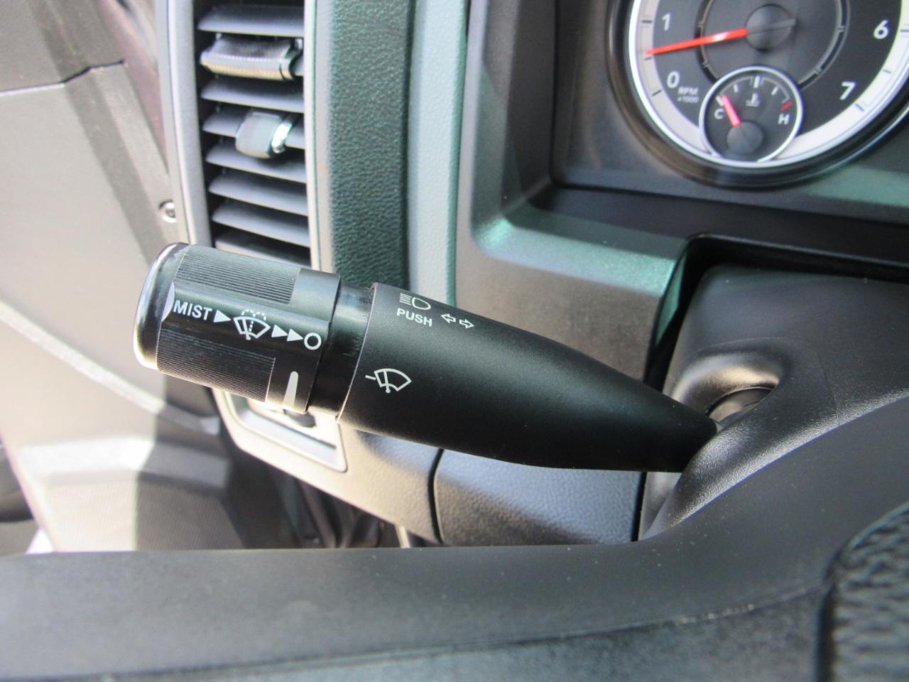 RAM 1500 Express 4x4 Quad Cab 6'4" Box 2017