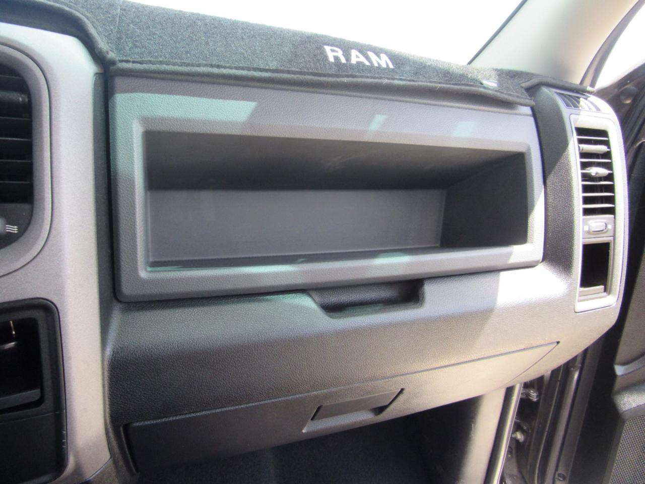 RAM 1500 Express 4x4 Quad Cab 6'4" Box 2017