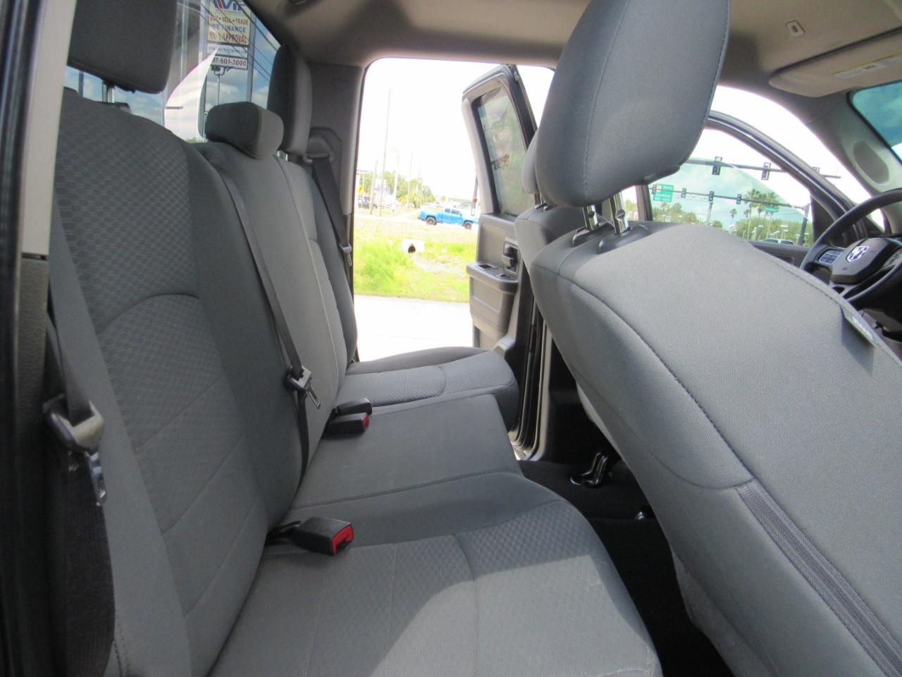 RAM 1500 Express 4x4 Quad Cab 6'4" Box 2017