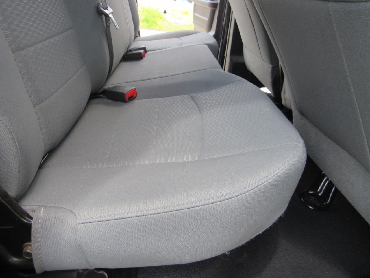 RAM 1500 Express 4x4 Quad Cab 6'4" Box 2017