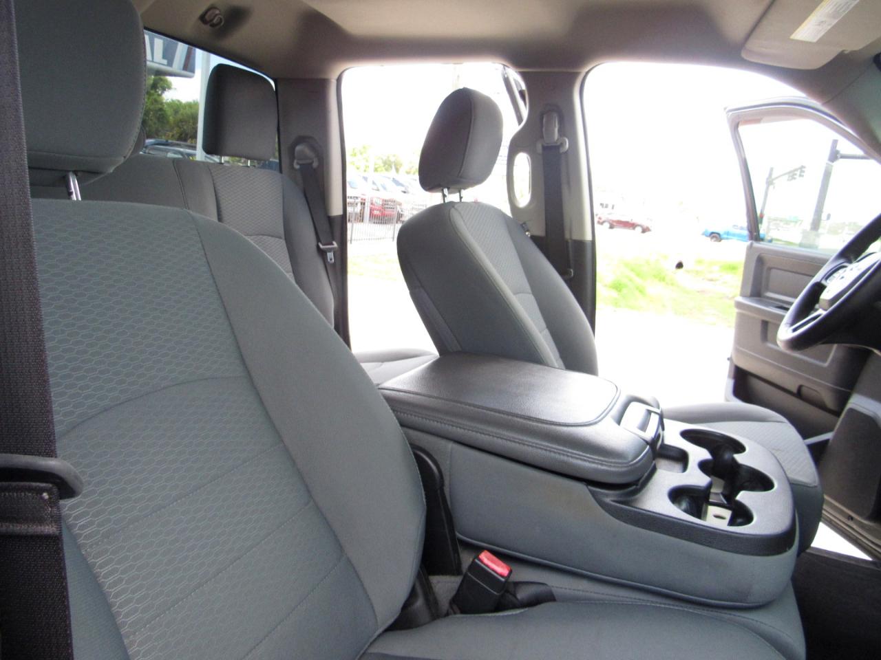 RAM 1500 Express 4x4 Quad Cab 6'4" Box 2017