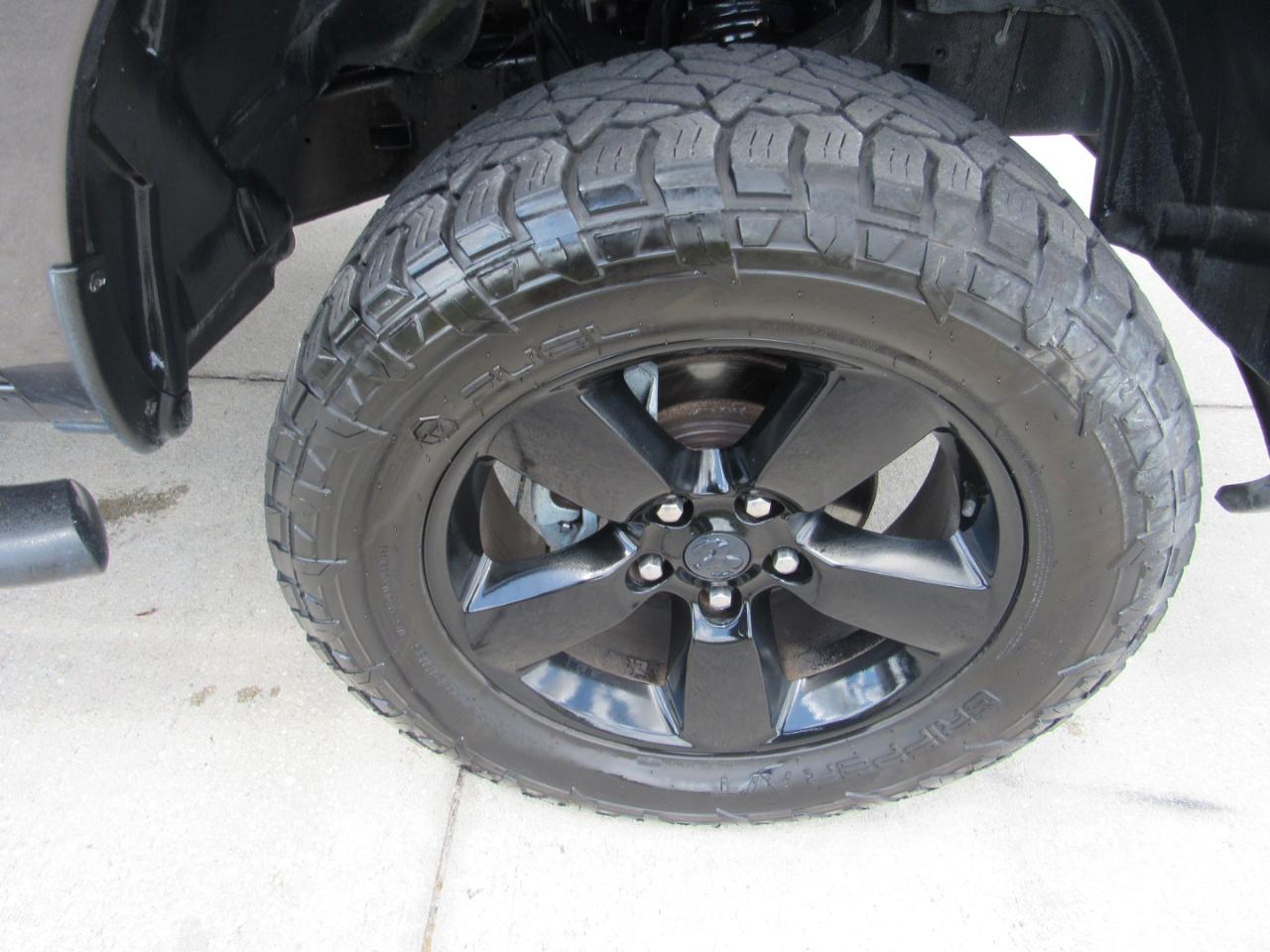 RAM 1500 Express 4x4 Quad Cab 6'4" Box 2017