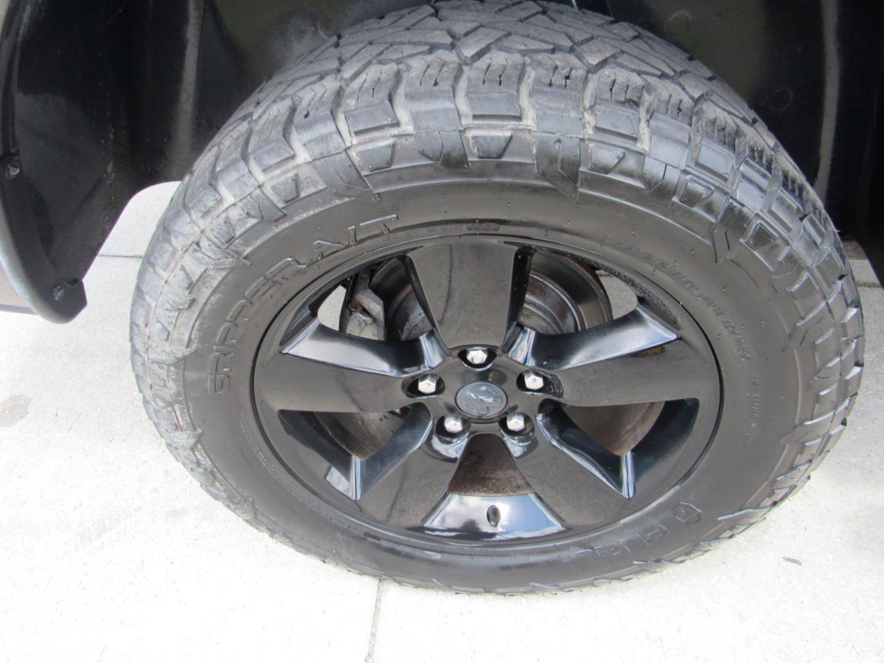 RAM 1500 Express 4x4 Quad Cab 6'4" Box 2017