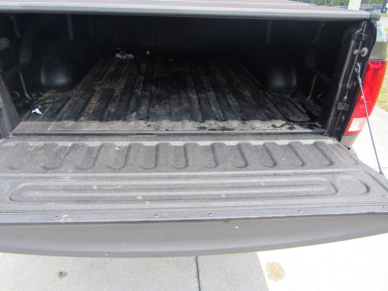 RAM 1500 Express 4x4 Quad Cab 6'4" Box 2017