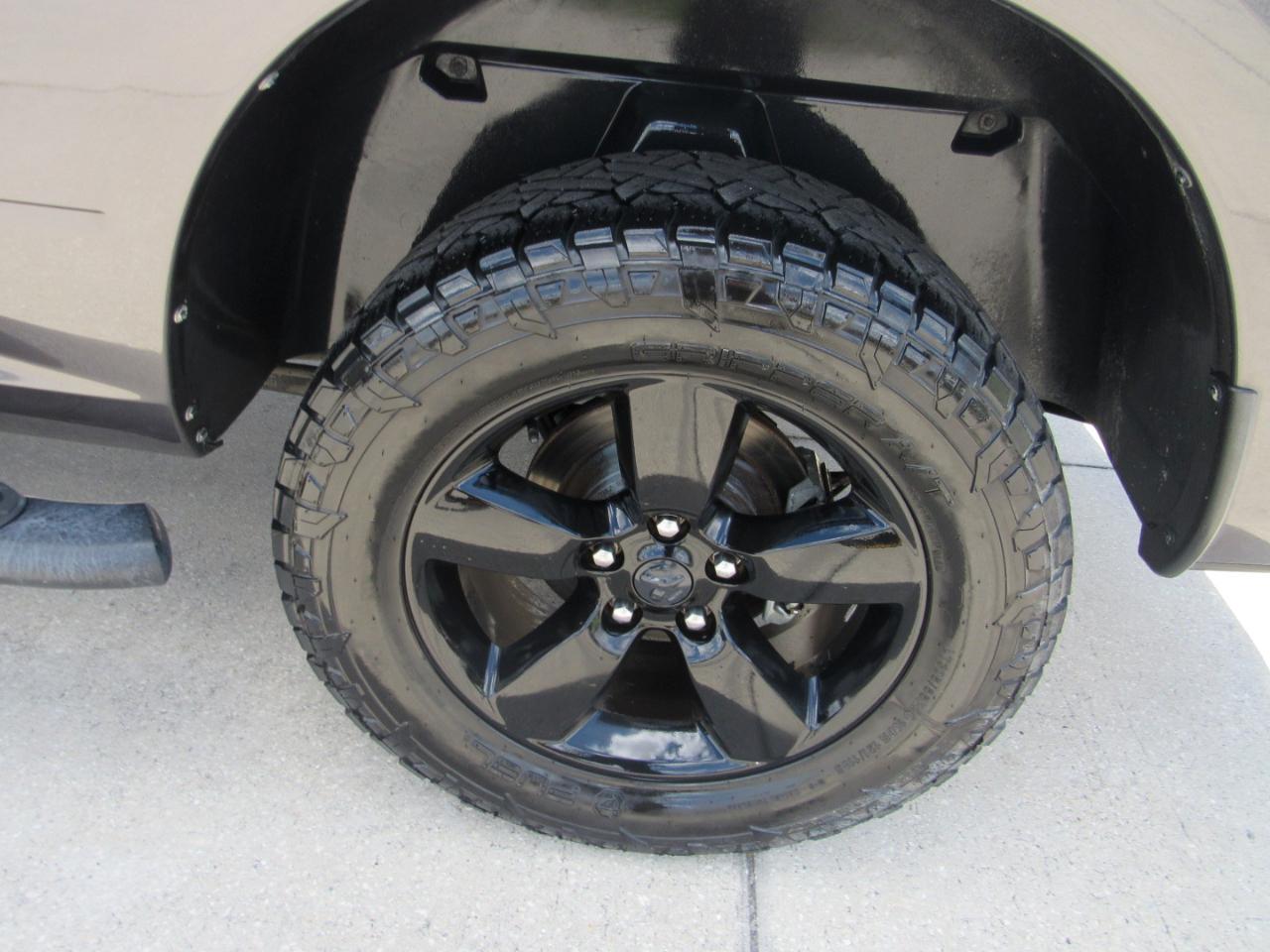 RAM 1500 Express 4x4 Quad Cab 6'4" Box 2017