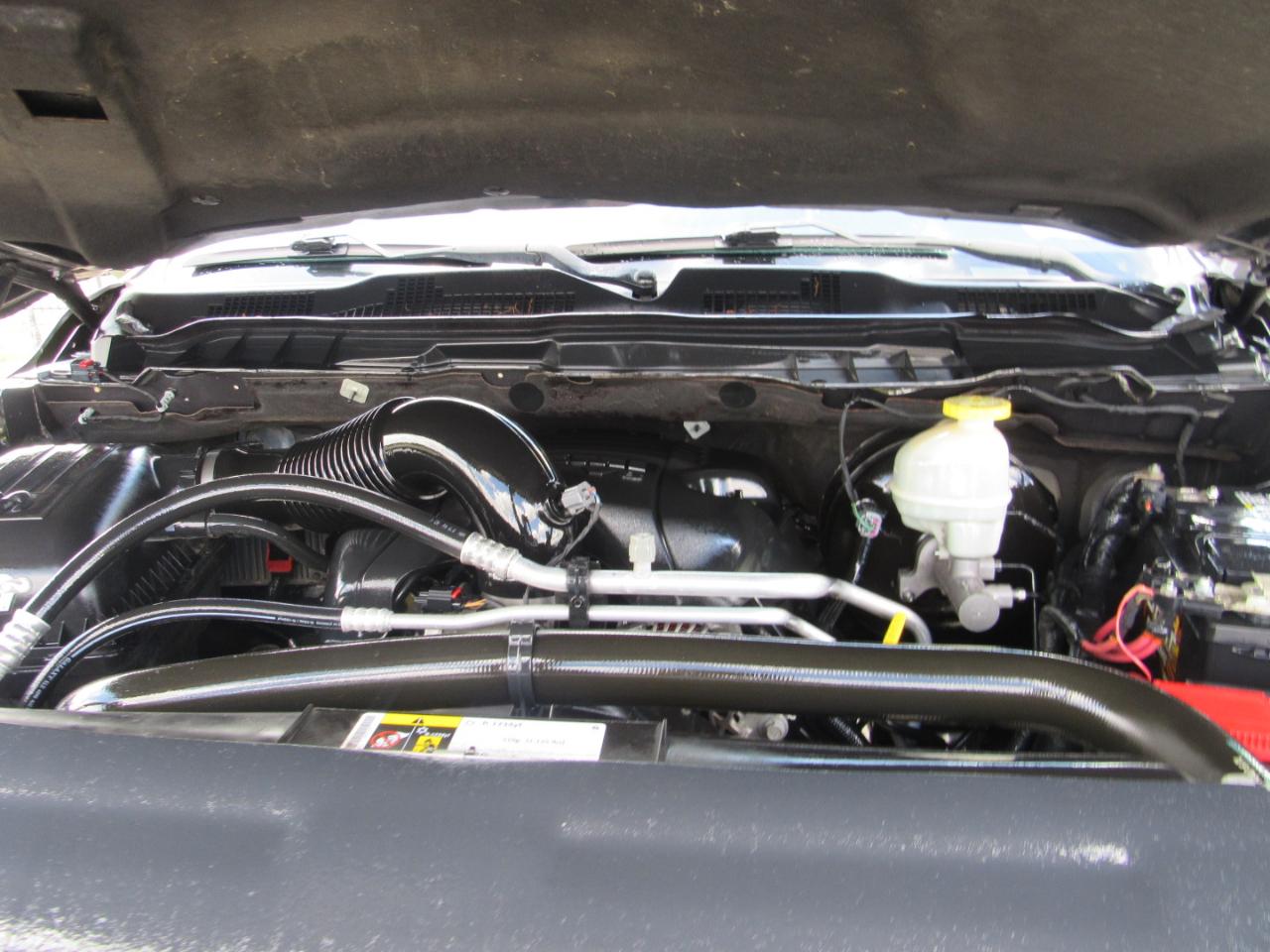 RAM 1500 Express 4x4 Quad Cab 6'4" Box 2017