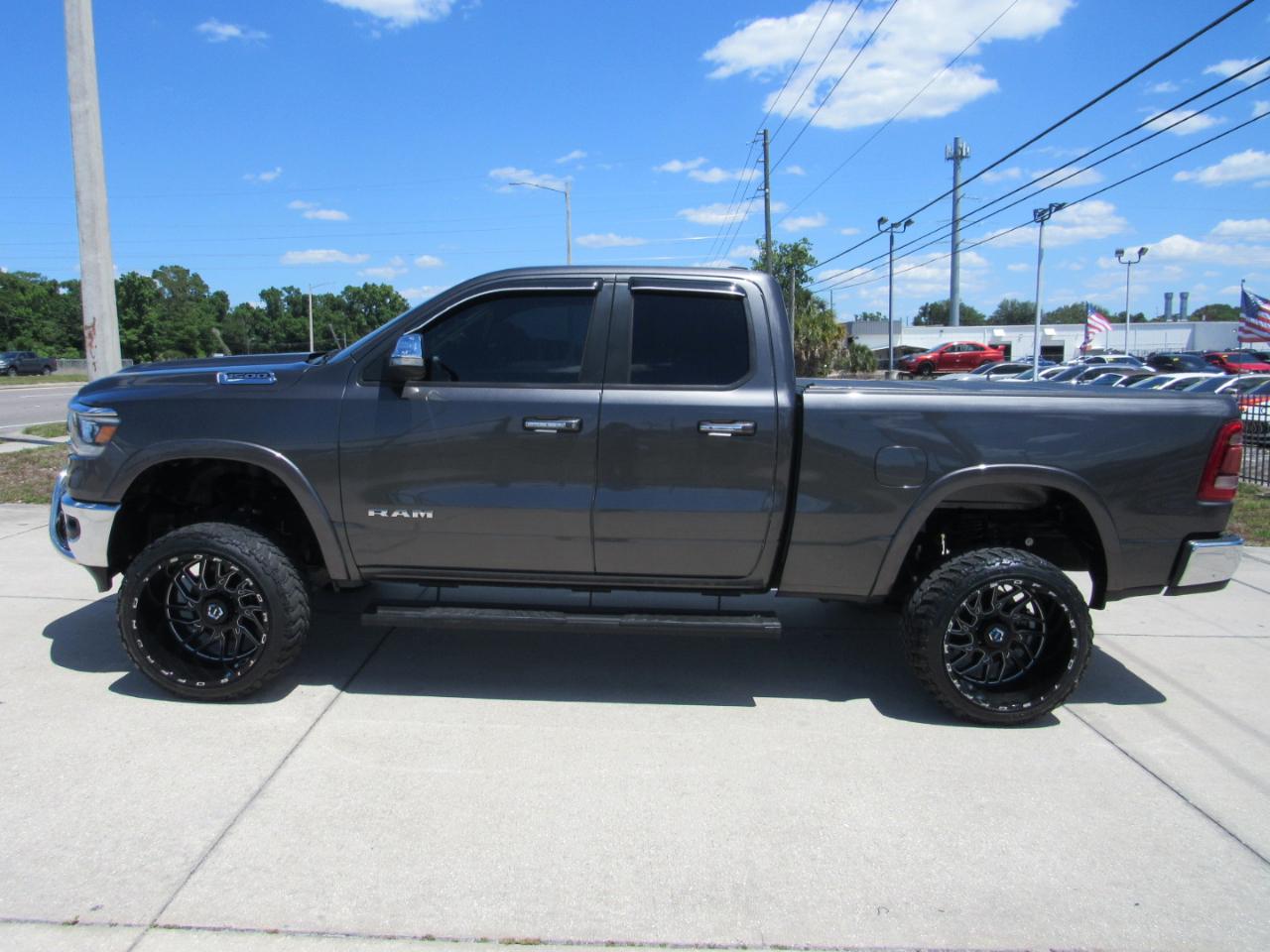 RAM 1500 Laramie 4x2 Quad Cab 6'4" Box 2019