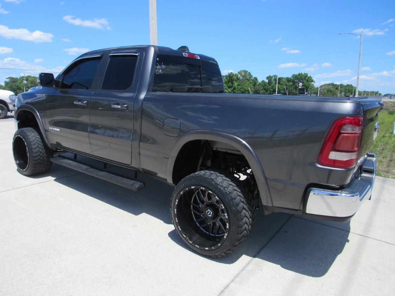 RAM 1500 Laramie 4x2 Quad Cab 6'4" Box 2019