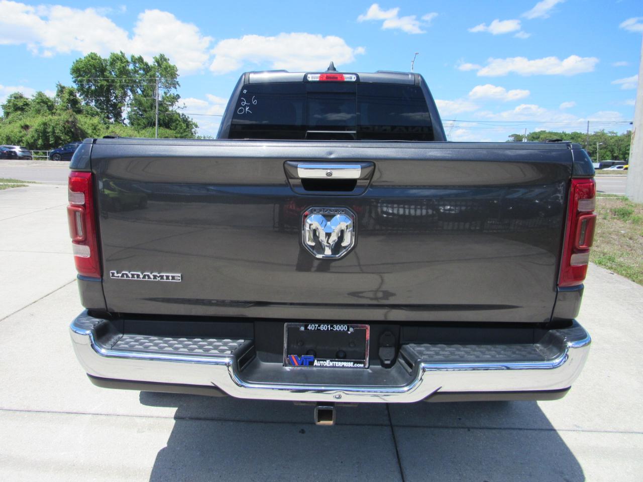 RAM 1500 Laramie 4x2 Quad Cab 6'4" Box 2019