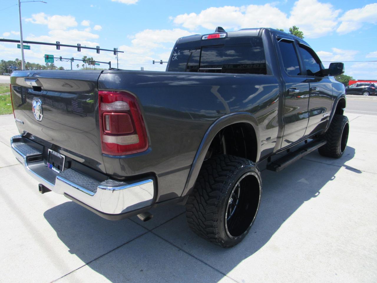 RAM 1500 Laramie 4x2 Quad Cab 6'4" Box 2019