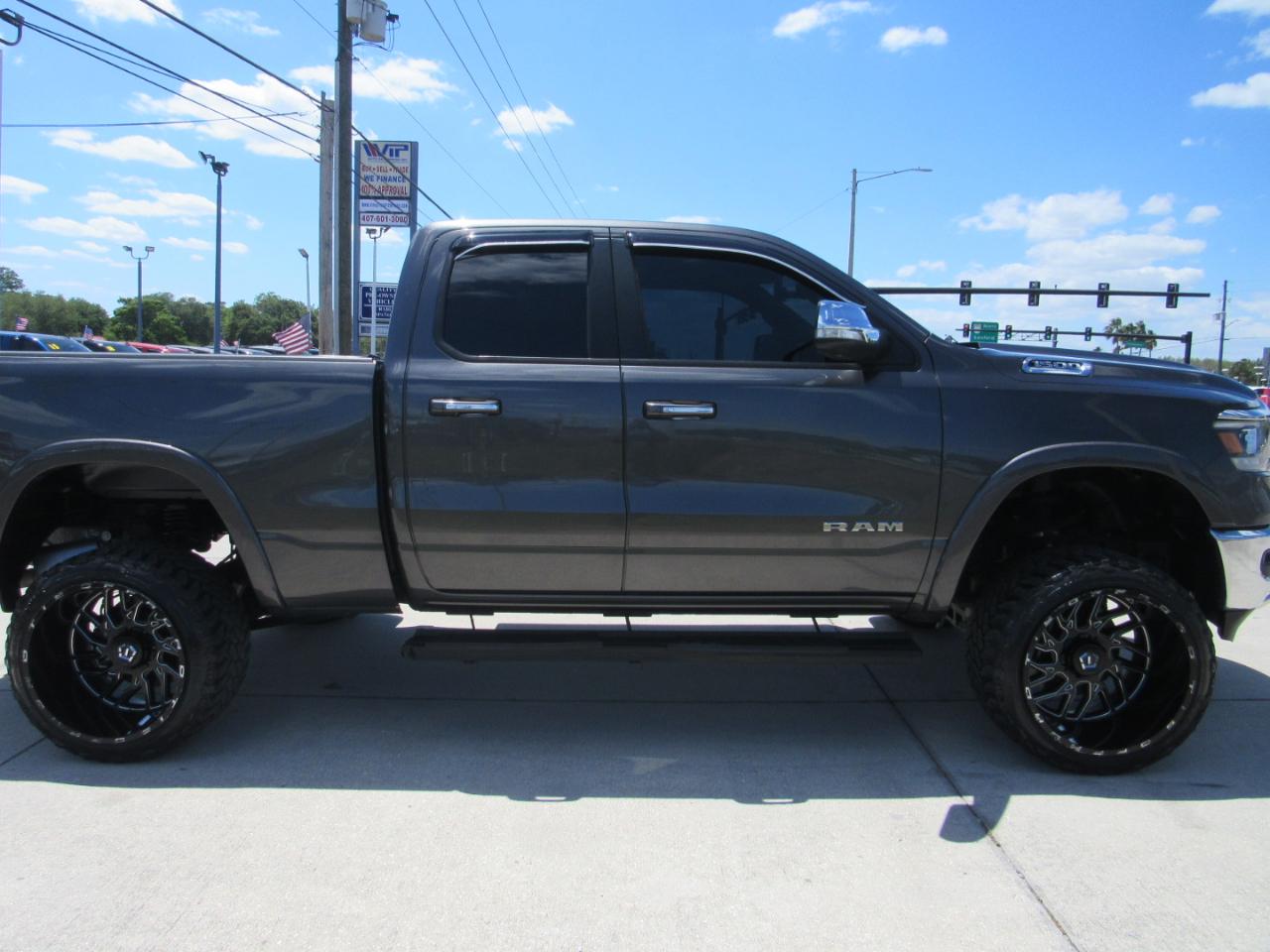 RAM 1500 Laramie 4x2 Quad Cab 6'4" Box 2019