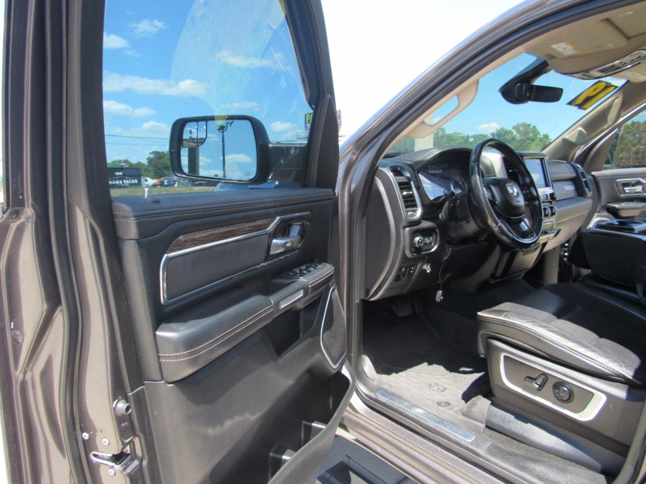 RAM 1500 Laramie 4x2 Quad Cab 6'4" Box 2019