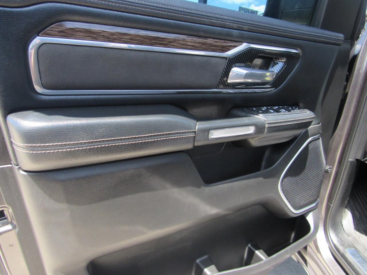 RAM 1500 Laramie 4x2 Quad Cab 6'4" Box 2019