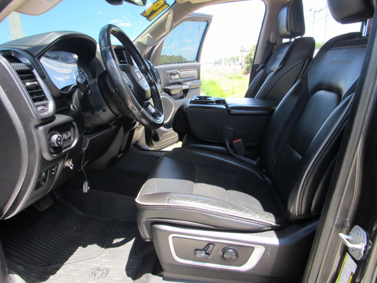 RAM 1500 Laramie 4x2 Quad Cab 6'4" Box 2019