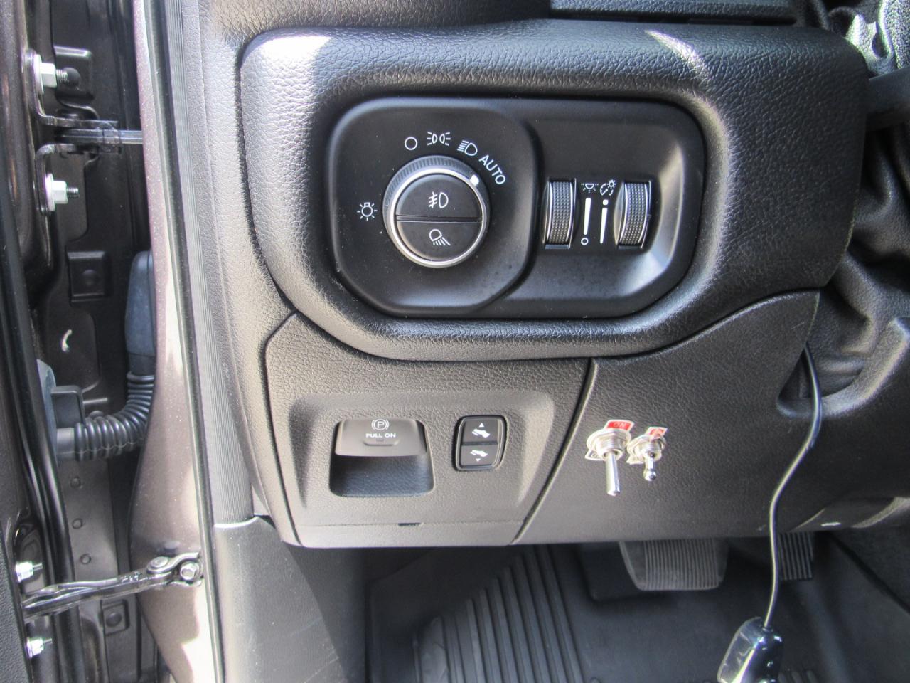 RAM 1500 Laramie 4x2 Quad Cab 6'4" Box 2019