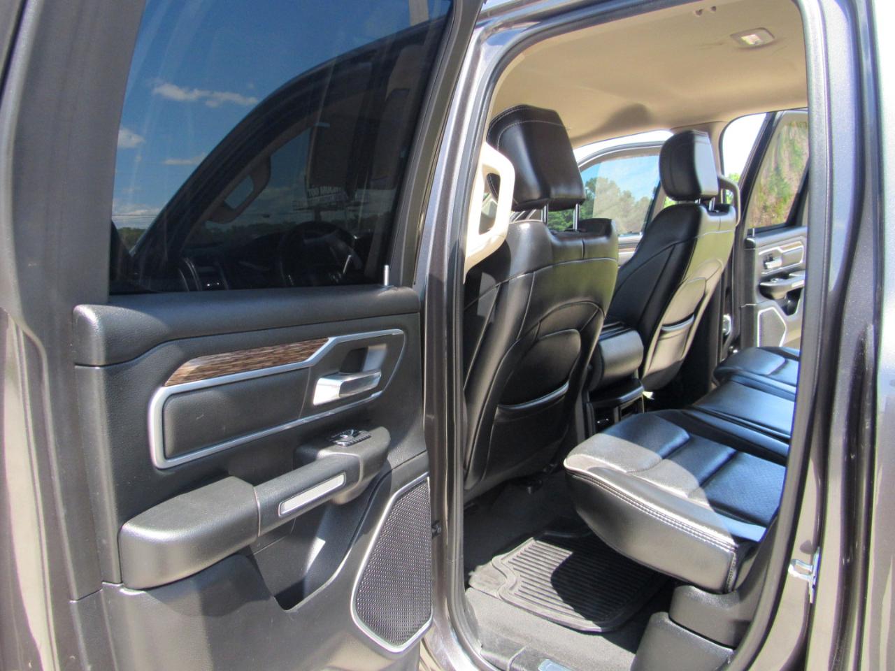 RAM 1500 Laramie 4x2 Quad Cab 6'4" Box 2019