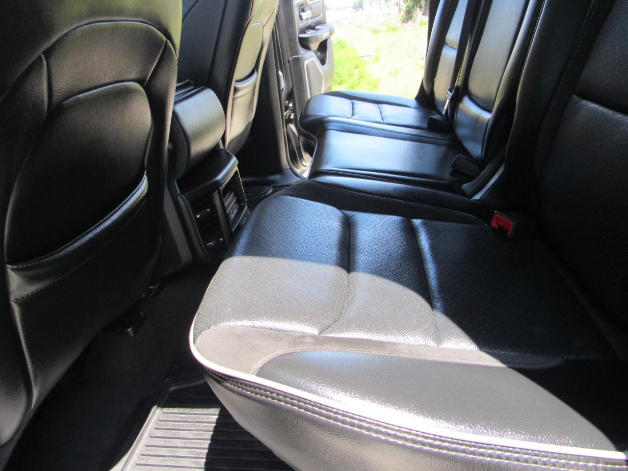 RAM 1500 Laramie 4x2 Quad Cab 6'4" Box 2019