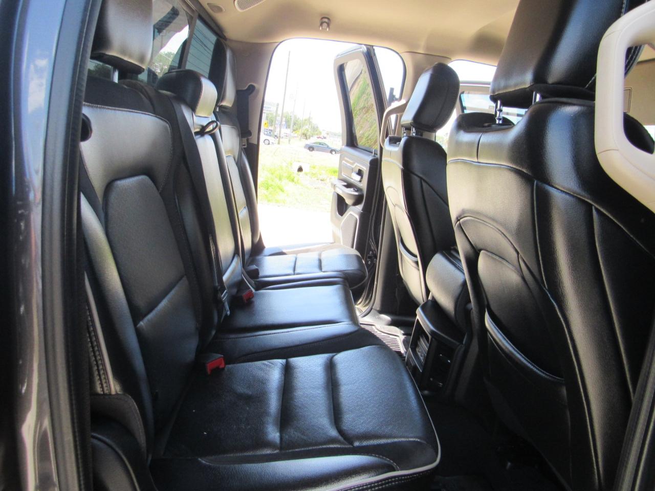 RAM 1500 Laramie 4x2 Quad Cab 6'4" Box 2019