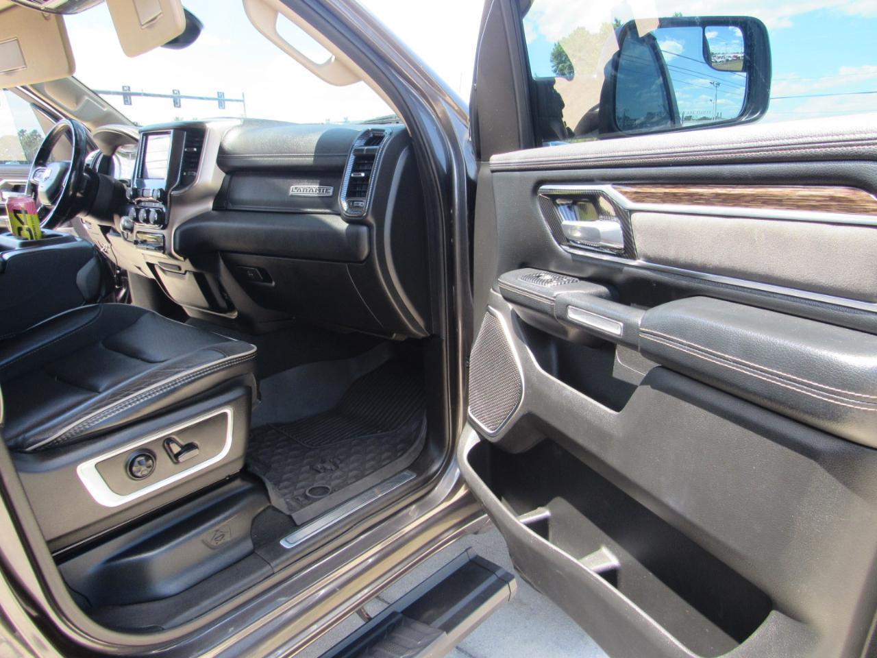 RAM 1500 Laramie 4x2 Quad Cab 6'4" Box 2019