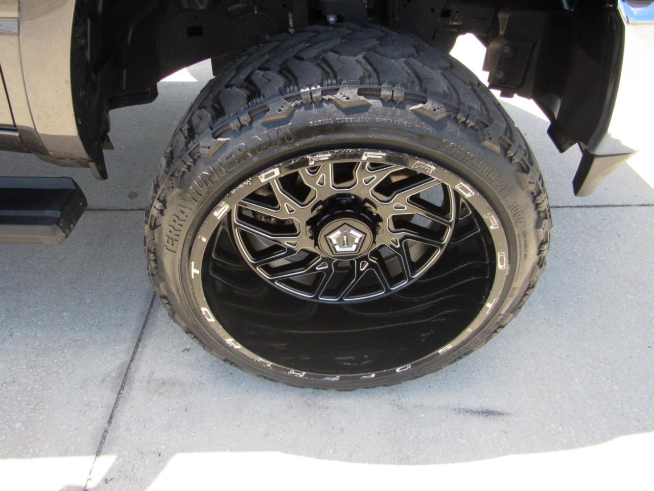 RAM 1500 Laramie 4x2 Quad Cab 6'4" Box 2019