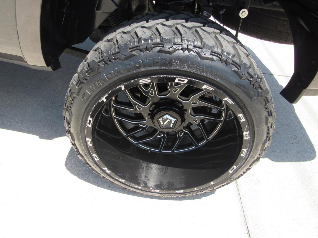 RAM 1500 Laramie 4x2 Quad Cab 6'4" Box 2019