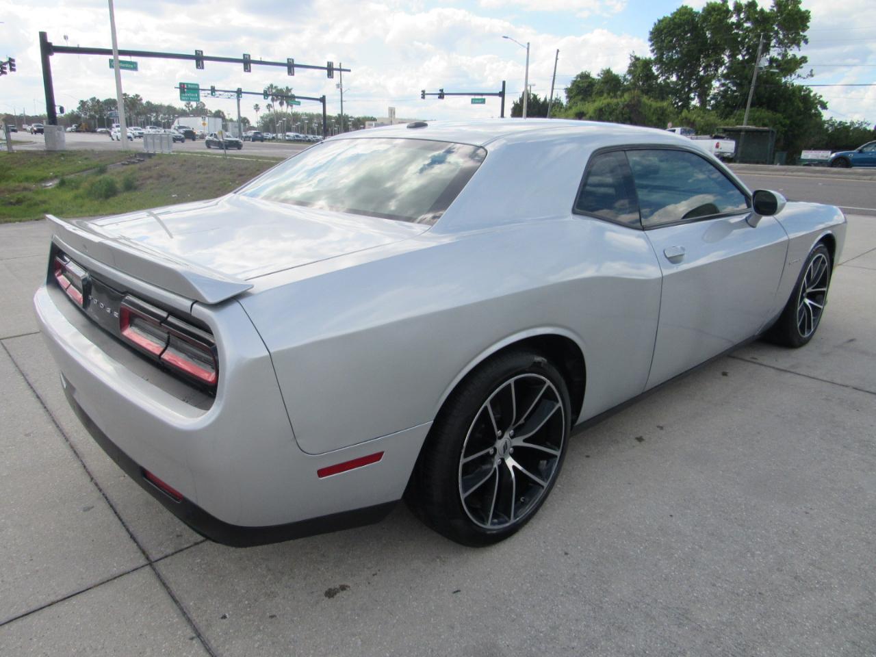 Dodge Challenger R/T RWD 2021