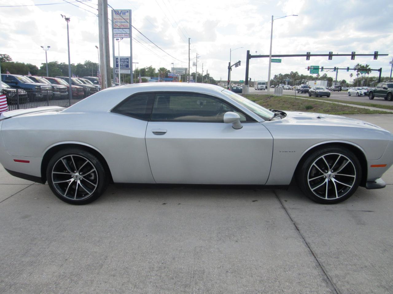 Dodge Challenger R/T RWD 2021