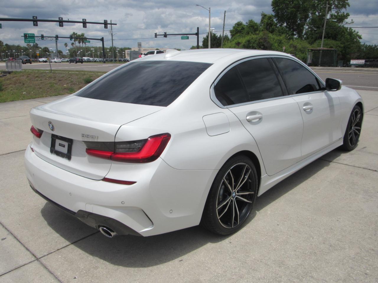 BMW 3 Series 330i Sedan 2019