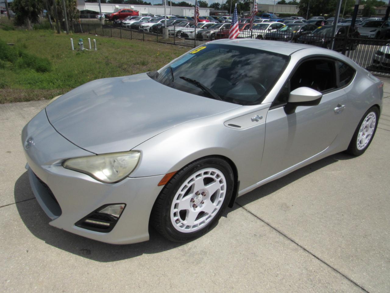 Scion FR-S 2dr Cpe Man (Natl) 2013