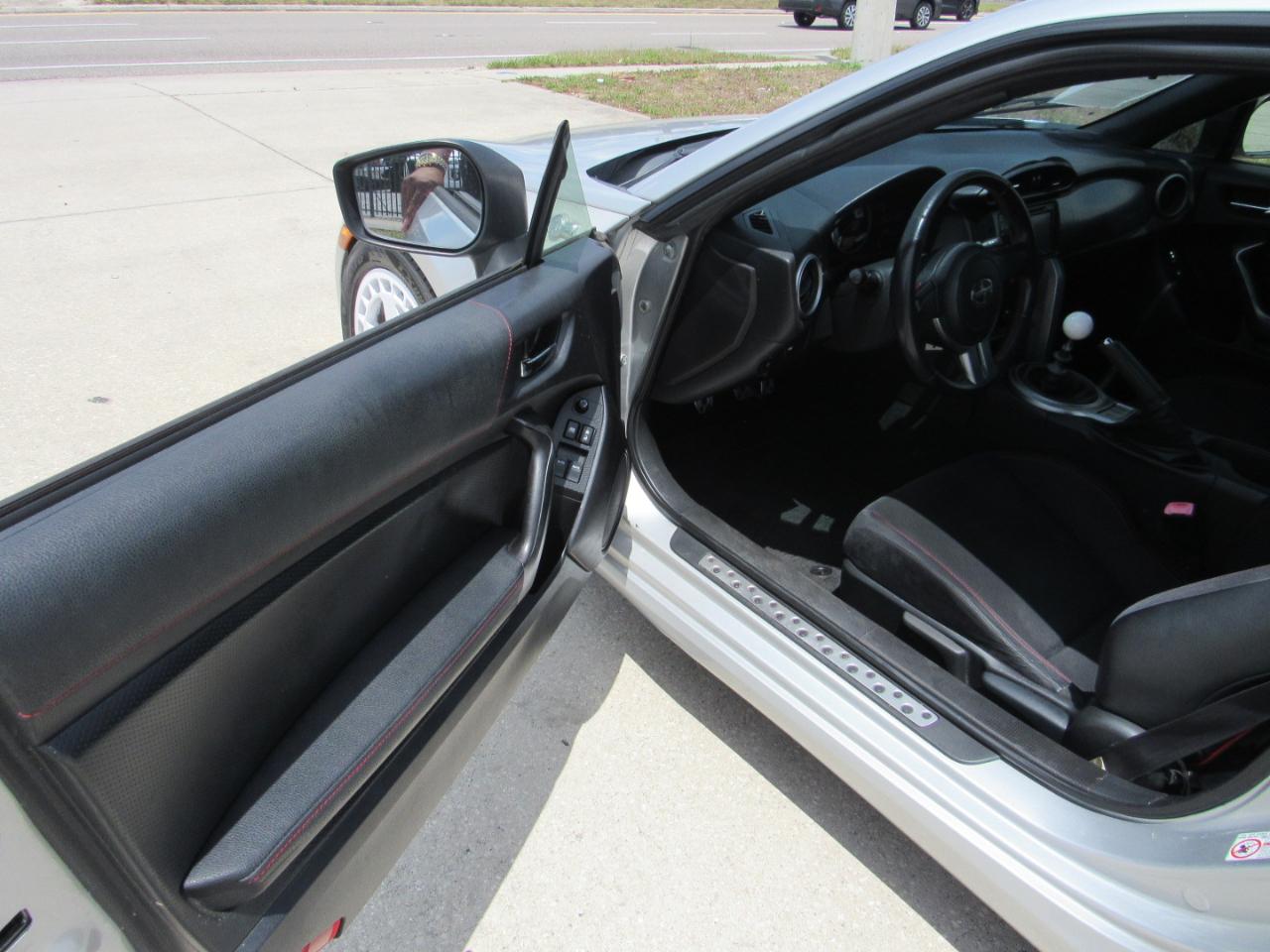 Scion FR-S 2dr Cpe Man (Natl) 2013