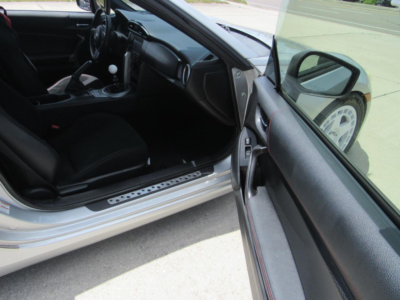 Scion FR-S 2dr Cpe Man (Natl) 2013