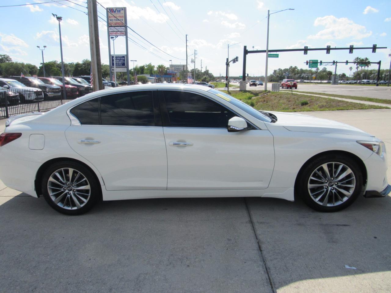 Infiniti Q50 3.0t LUXE RWD 2018