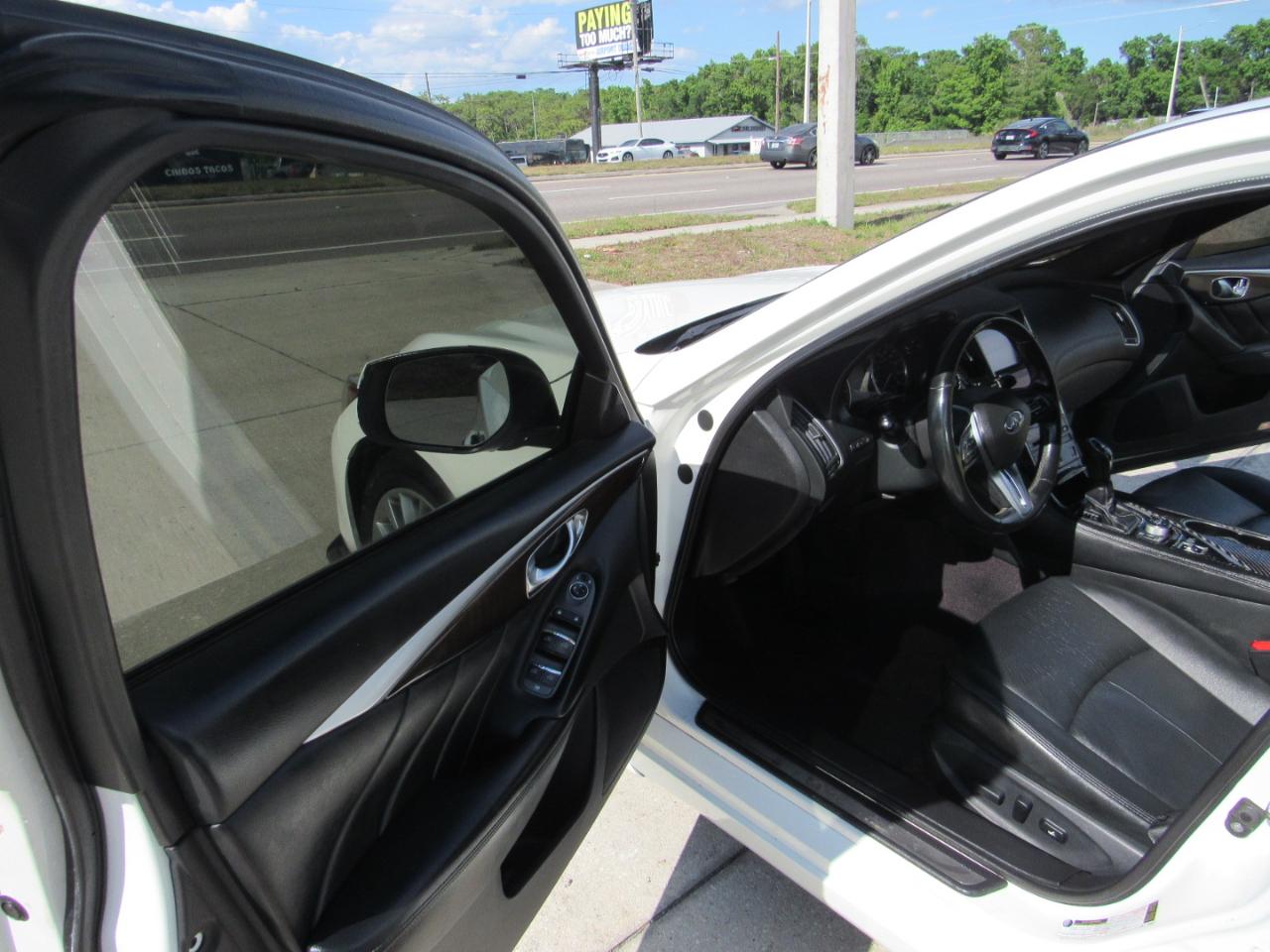 Infiniti Q50 3.0t LUXE RWD 2018