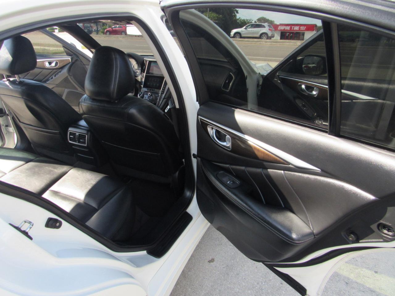 Infiniti Q50 3.0t LUXE RWD 2018