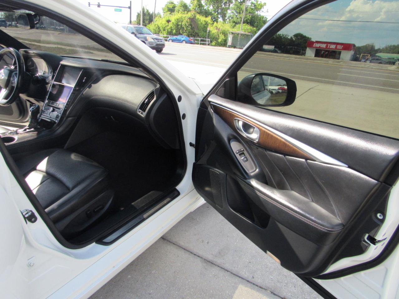 Infiniti Q50 3.0t LUXE RWD 2018