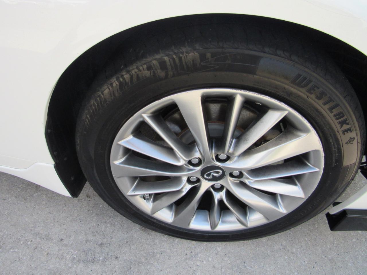 Infiniti Q50 3.0t LUXE RWD 2018