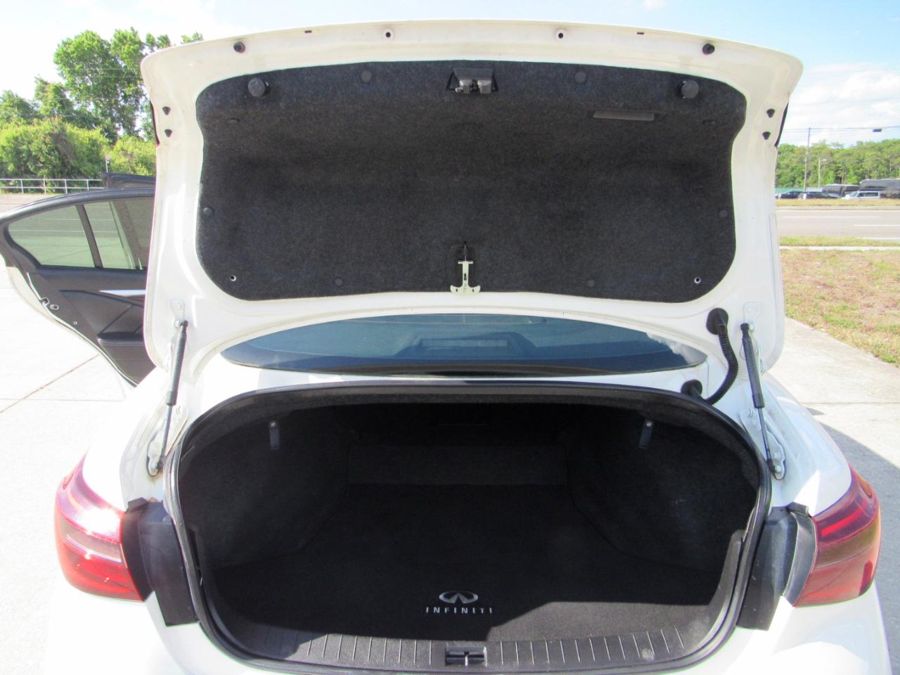 Infiniti Q50 3.0t LUXE RWD 2018