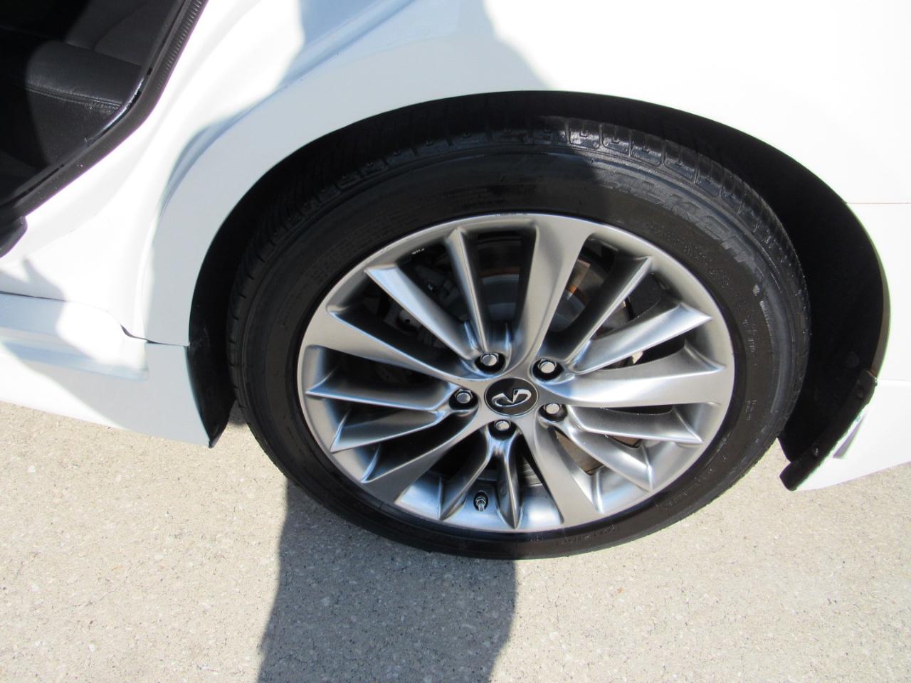 Infiniti Q50 3.0t LUXE RWD 2018