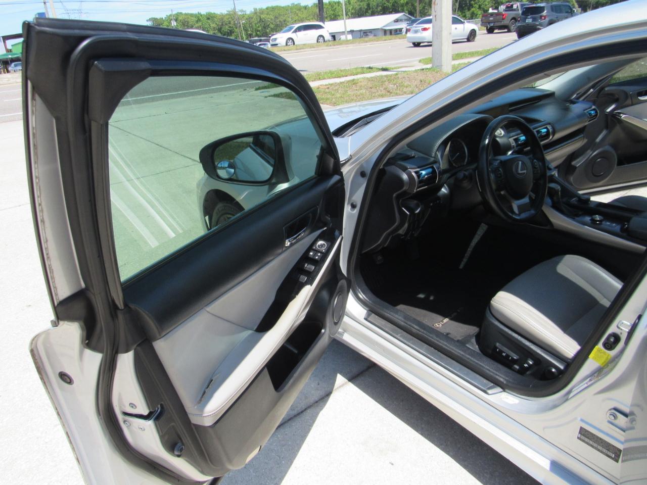 Lexus IS 250 4dr Sport Sdn RWD 2015