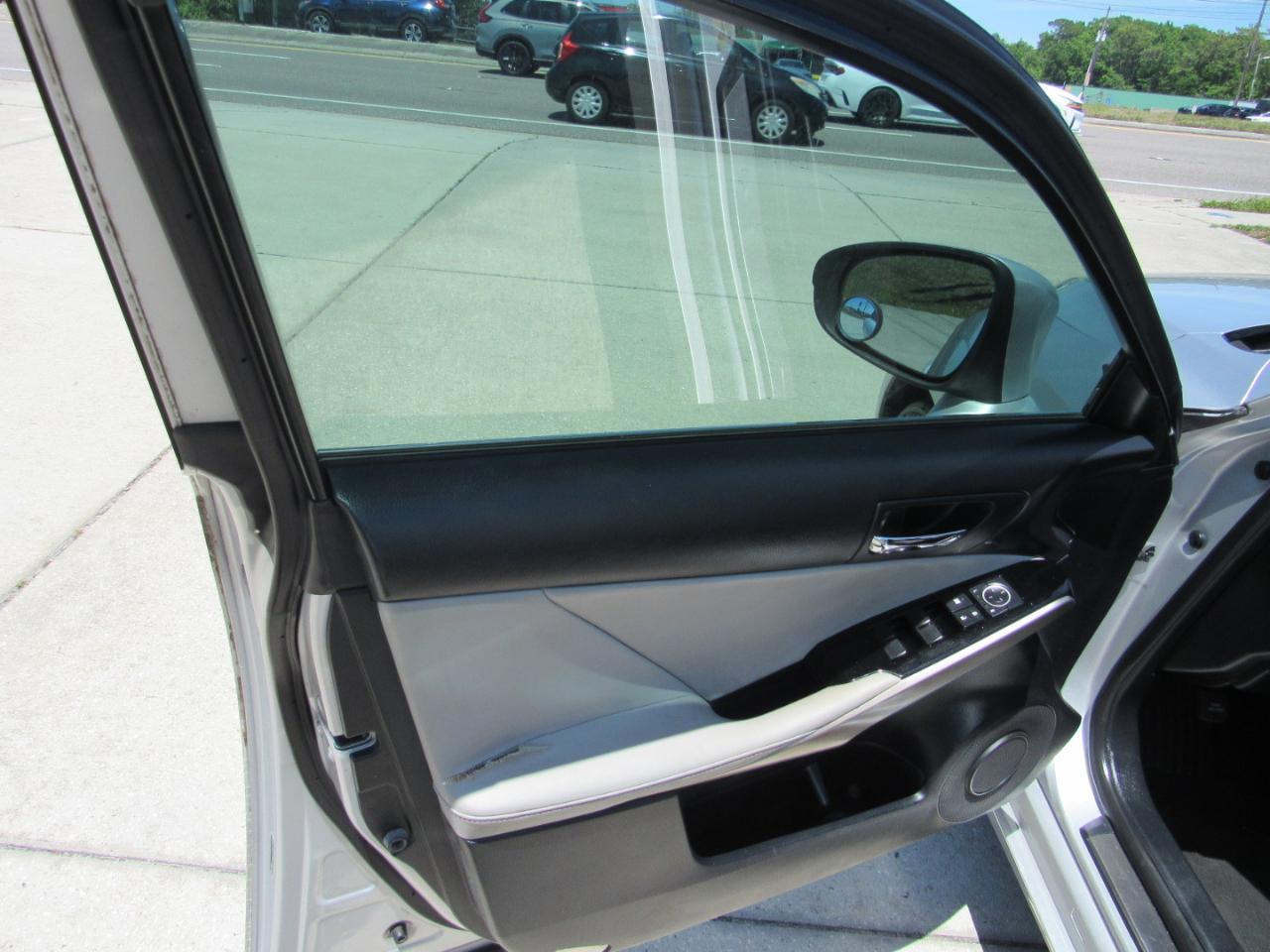 Lexus IS 250 4dr Sport Sdn RWD 2015