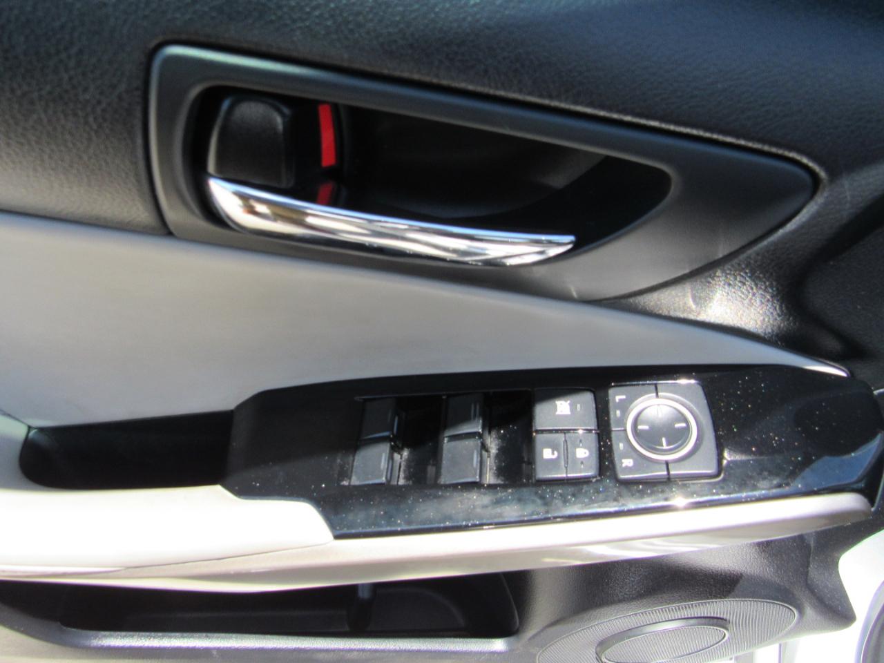 Lexus IS 250 4dr Sport Sdn RWD 2015