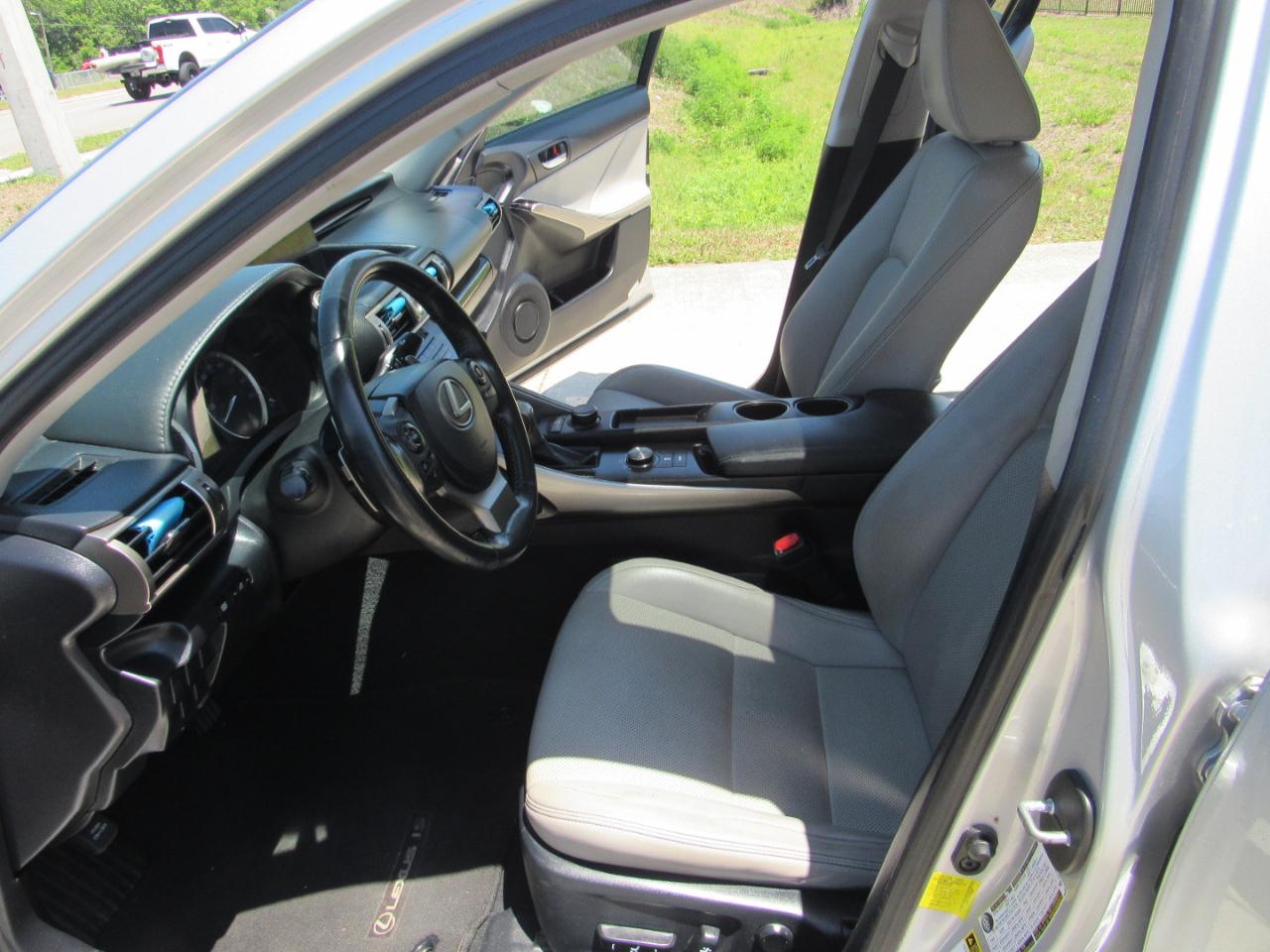 Lexus IS 250 4dr Sport Sdn RWD 2015