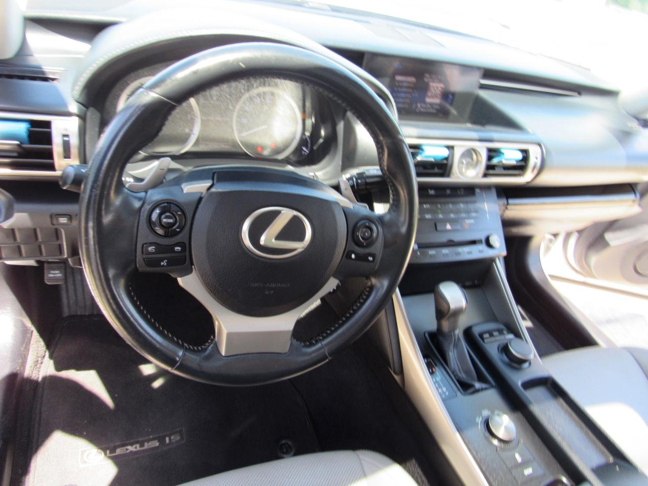 Lexus IS 250 4dr Sport Sdn RWD 2015