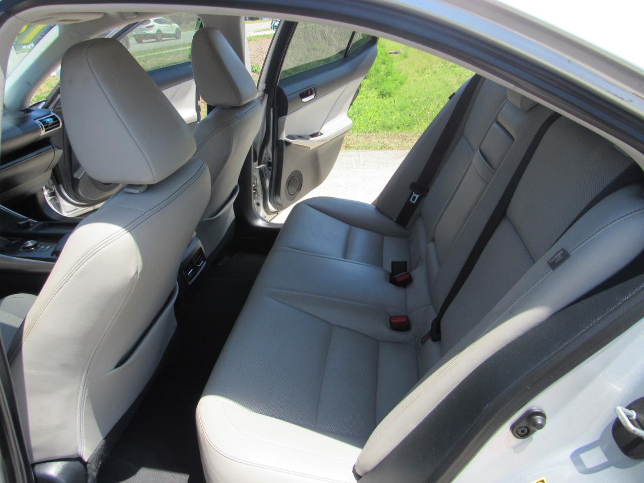 Lexus IS 250 4dr Sport Sdn RWD 2015