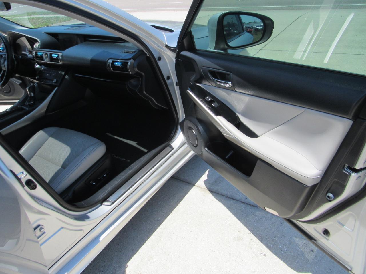 Lexus IS 250 4dr Sport Sdn RWD 2015