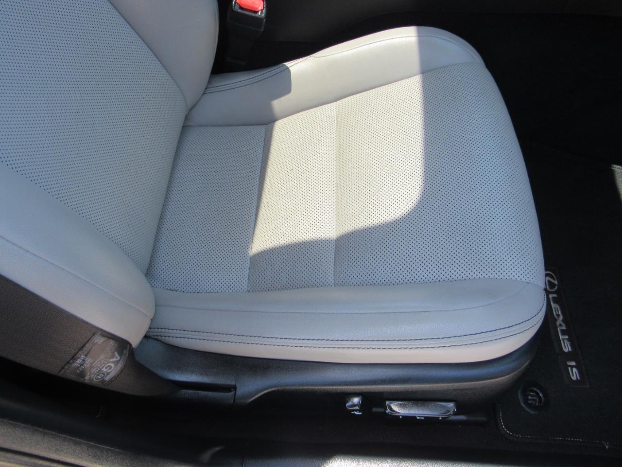 Lexus IS 250 4dr Sport Sdn RWD 2015