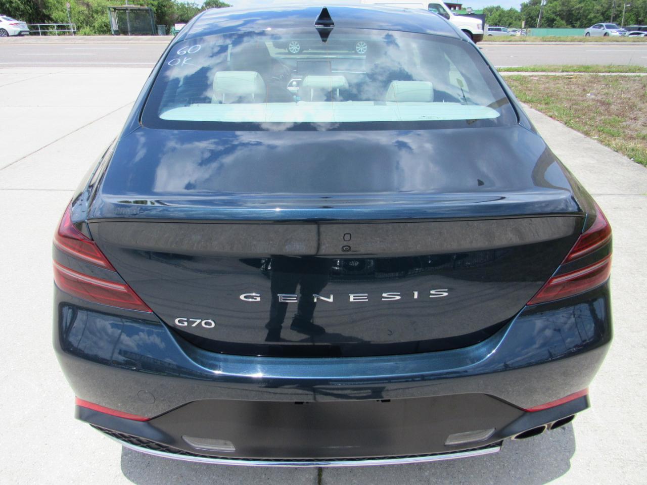 Genesis G70 2.0T RWD 2022