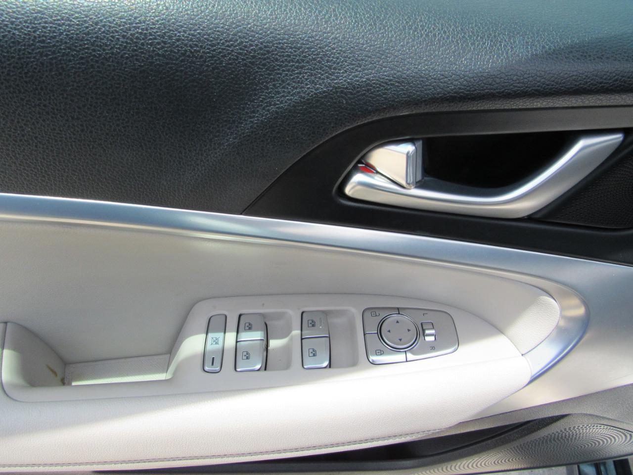 Genesis G70 2.0T RWD 2022