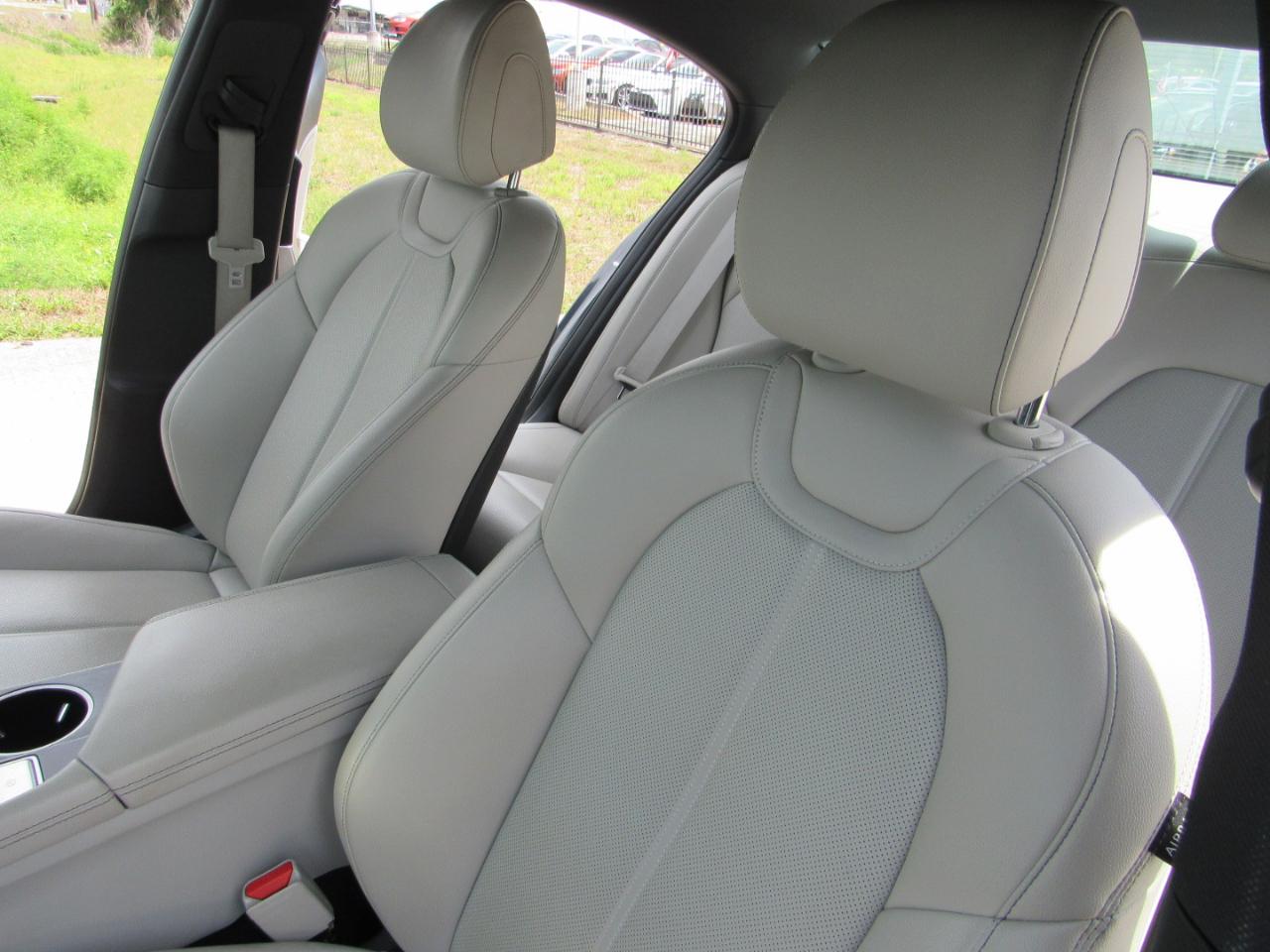 Genesis G70 2.0T RWD 2022