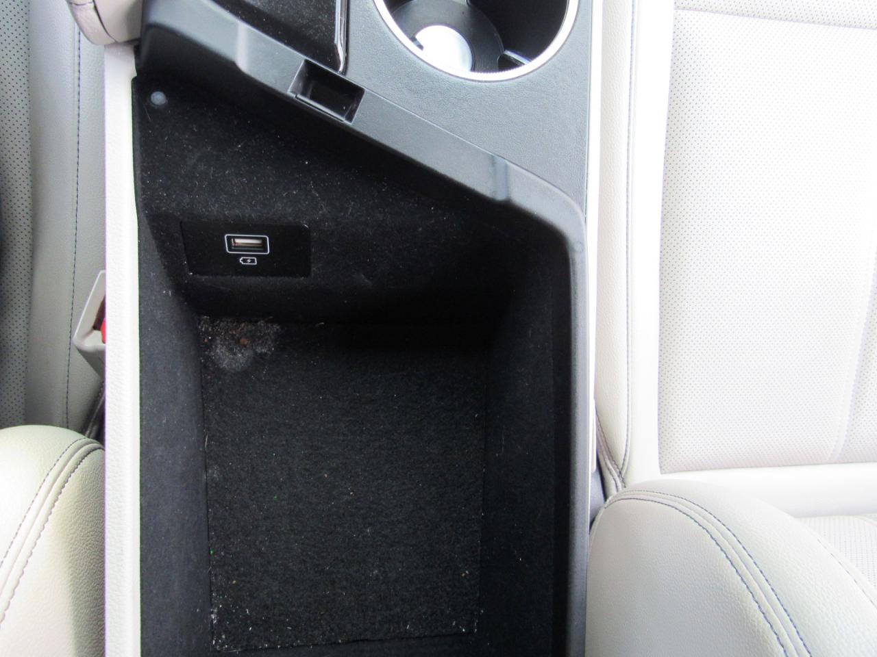 Genesis G70 2.0T RWD 2022